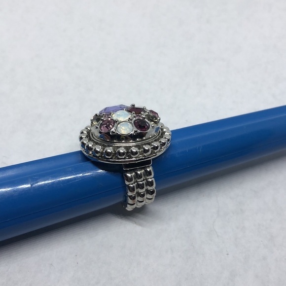 Dazzling sparkling colorful rhinestone statement ring bejeweled cluster. - Picture 8 of 8